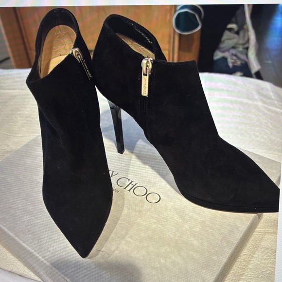 Jimmy Choo Lindsey 100 Black suede Heeled Boots worn once excellent condition